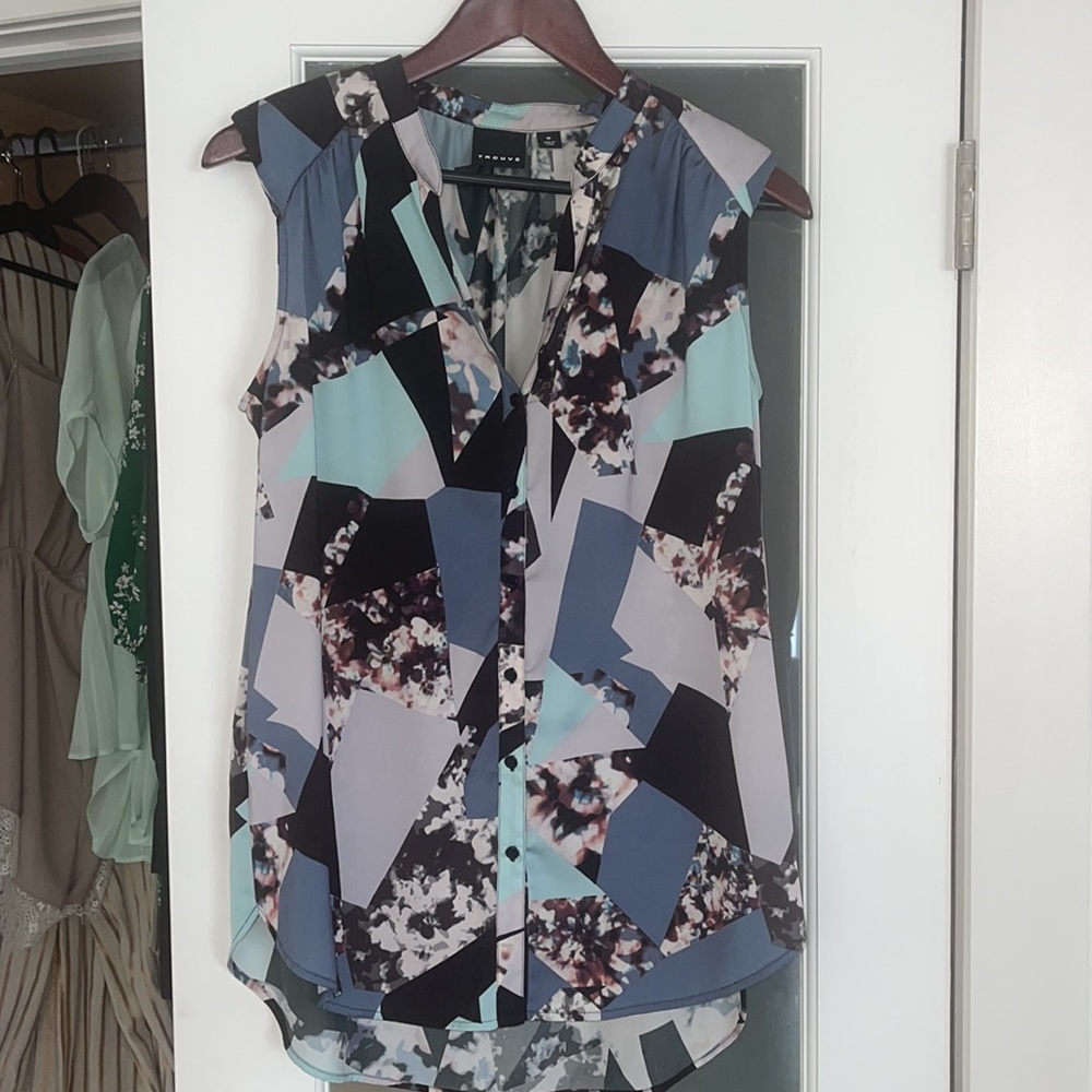 Trouvé geometric print sleeveless blouse with shoulder pads. Size M.